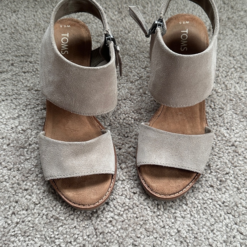 TOMS Women's Sandals - Tan